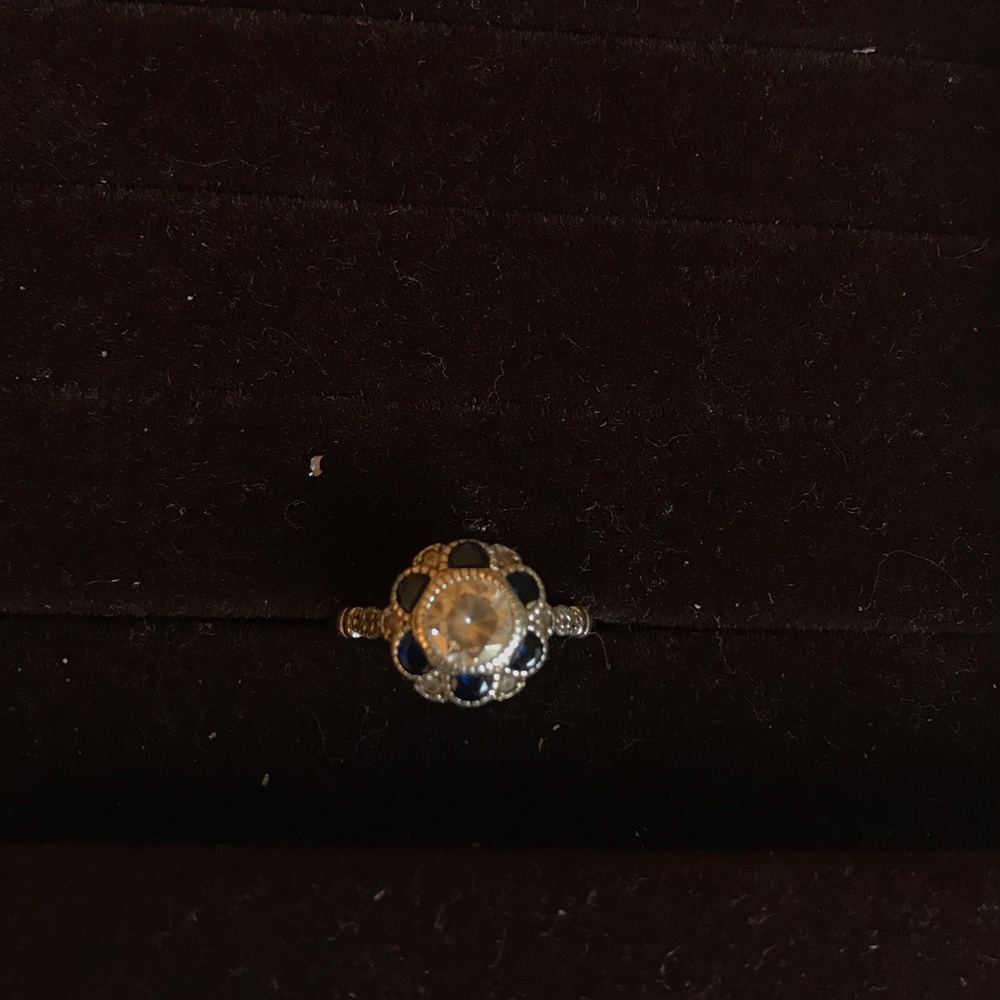 Flower ring - Picture 3 of 5